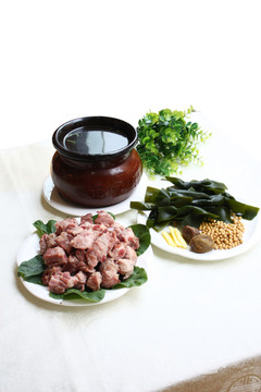 海帶黃豆排骨湯