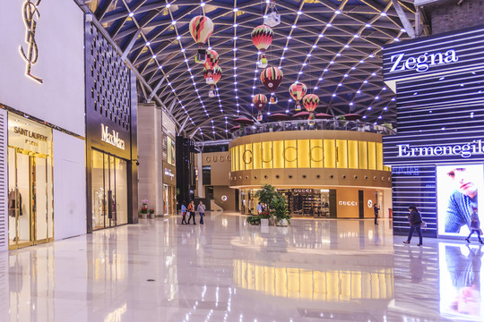高檔商場內(nèi)景