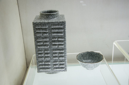 景德鎮(zhèn)裂紋釉陶瓷