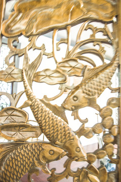 鯉魚戲水窗雕