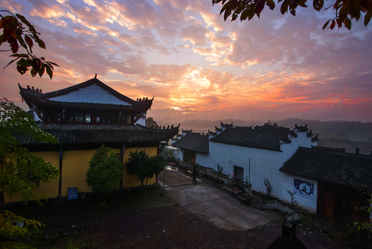 山寺日出