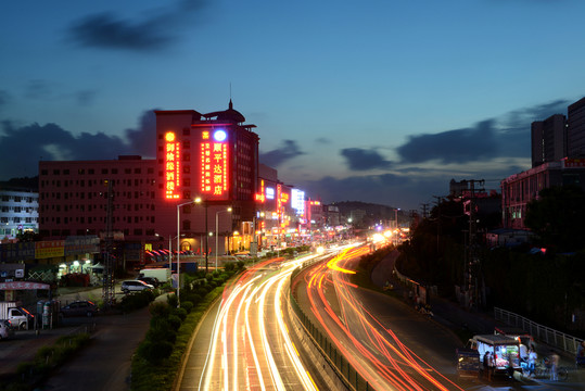 深圳龍崗平湖輔城坳夜景車流