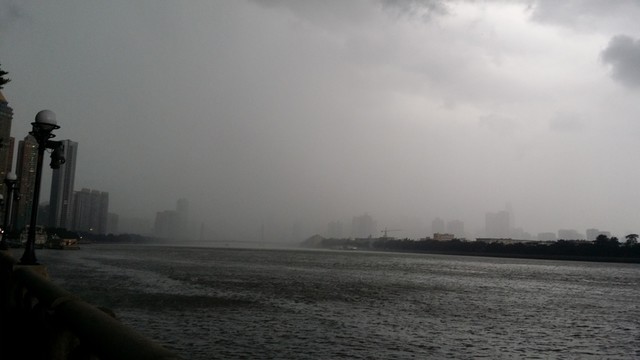 暴雨珠江