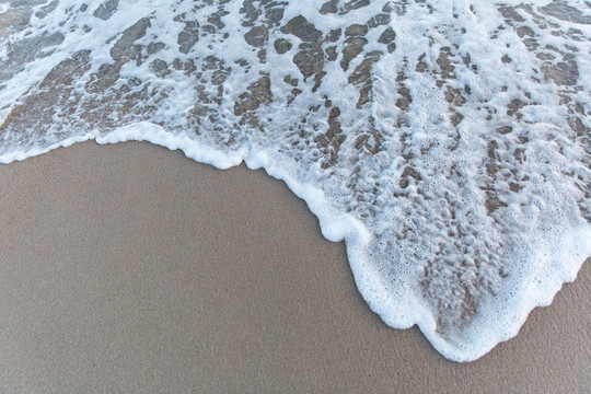 海浪和沙灘
