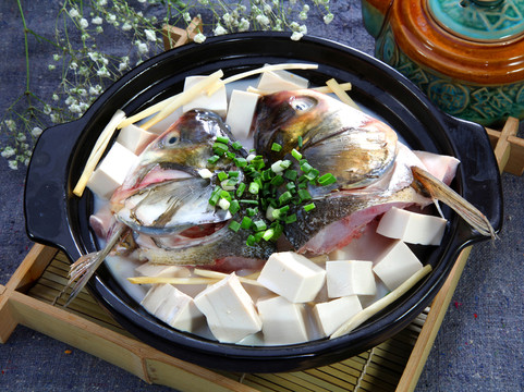 魚頭豆腐湯