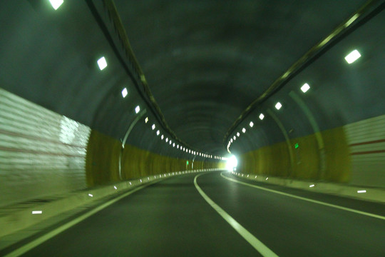 高速隧道