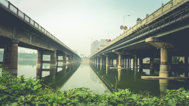 兩座大石橋
