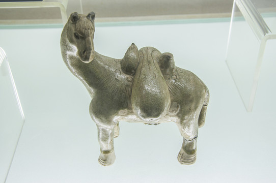 岳州窯唐代青瓷駱駝