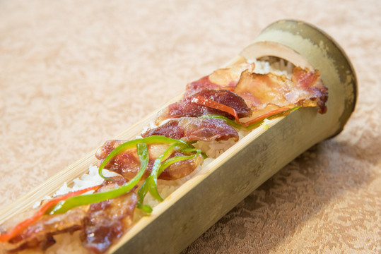 竹筒臘肉飯