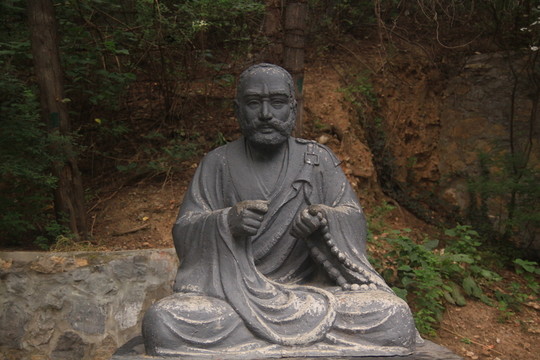 大和尚雕塑