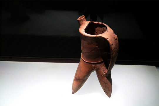 白陶酒器