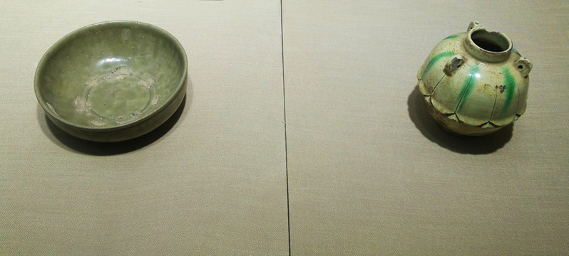 西晉青窯方格紋洗北齊白釉三系罐