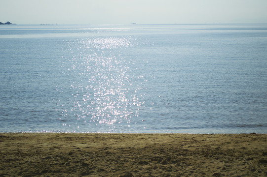正午的海灘