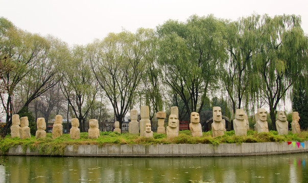 世界公園復(fù)活節(jié)石雕像