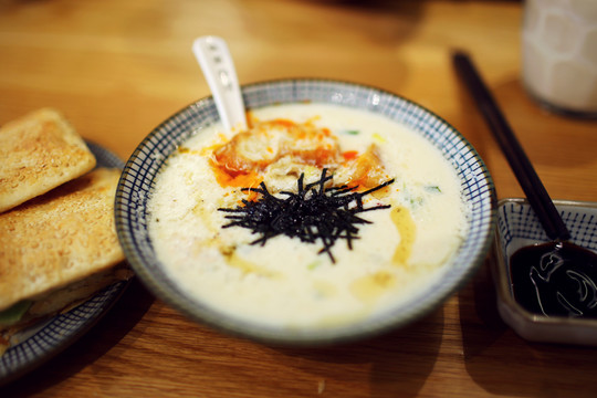 桃園眷村咸豆?jié){咸豆花