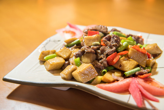 農(nóng)家土豆炒牛肉