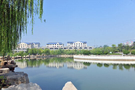 沿湖風(fēng)景  湖邊建筑