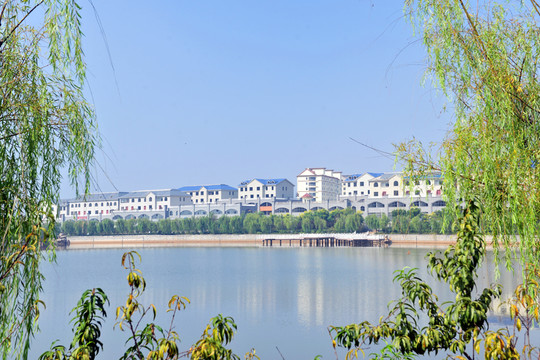 湖畔建筑 樓房 房地產(chǎn)