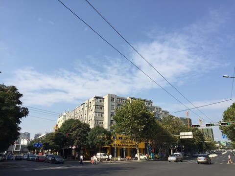 路口藍(lán)天