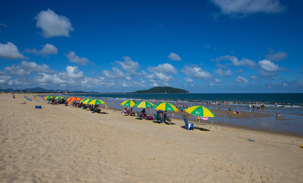 沙灘 海灘 藍天 太陽傘