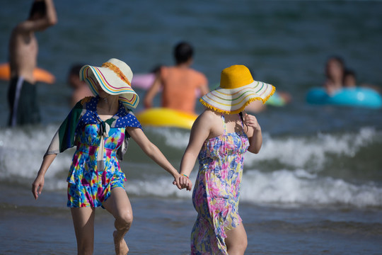 踏浪 戲水 夏日