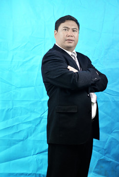 穿西服的男人