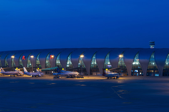 夜色中沈陽機場
