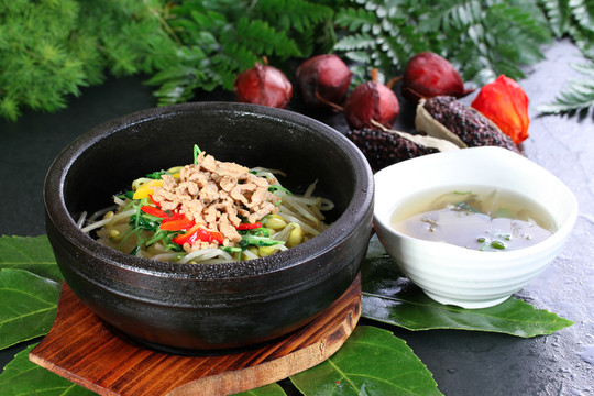 肉絲蓋飯