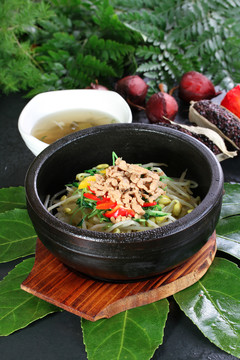 肉絲蓋飯