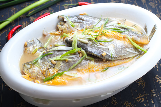 清蒸金鯧魚
