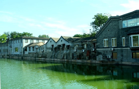 水邊建筑