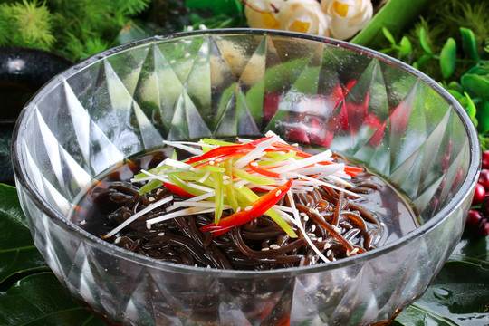 撈汁蕨根粉
