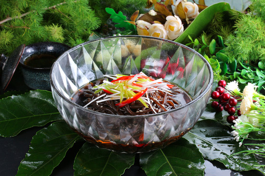 撈汁蕨根粉