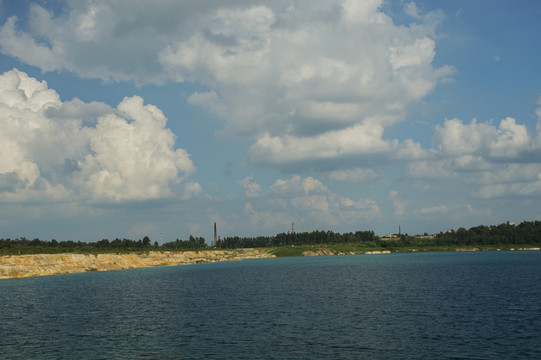 美麗的湖面風(fēng)光高清背景
