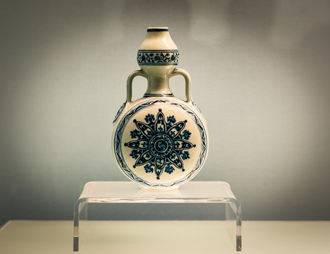 青花瓷酒壺