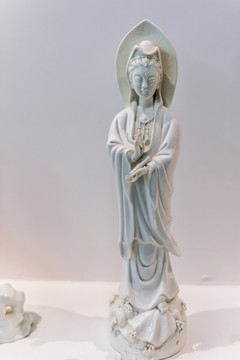 陶瓷觀音立像