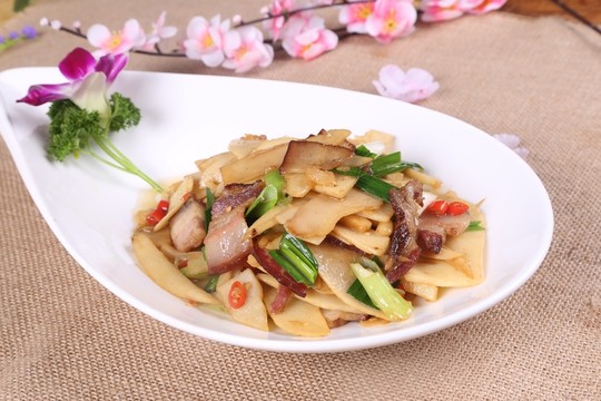 臘肉炒春筍