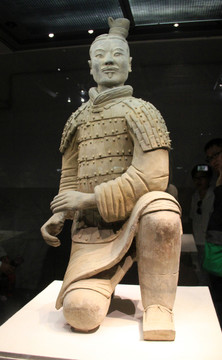 跪射俑