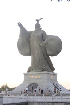 漢武帝雕塑