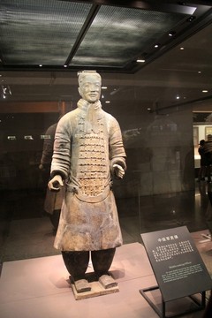 中級(jí)軍吏俑