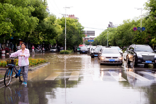 雨后的道路