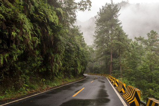 山間公路