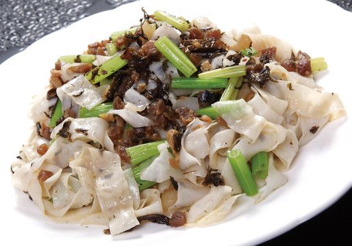 橄欖菜肉碎炒河粉