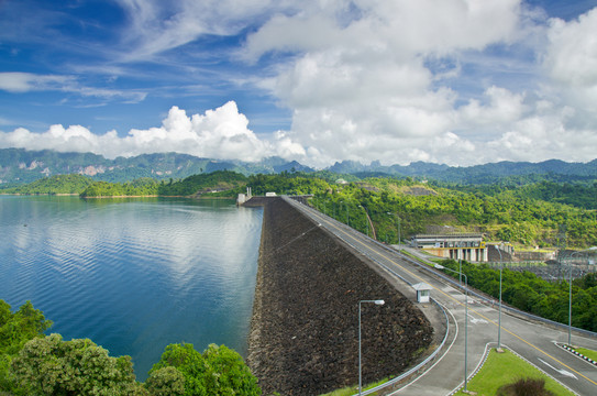 唯美自然之湖邊公路