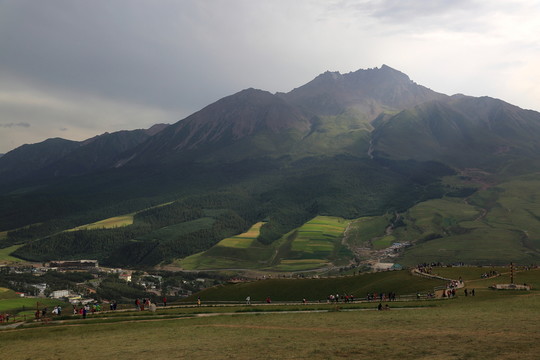 卓爾山