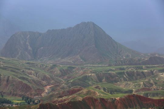 卓爾山