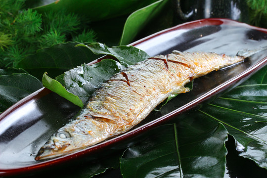 煎秋刀魚