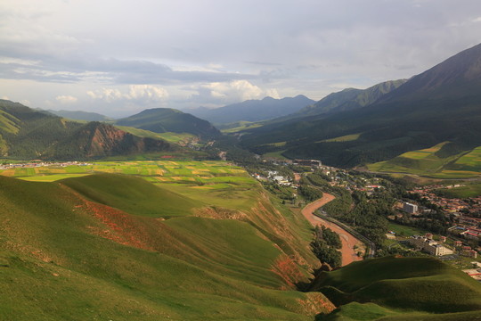 卓爾山