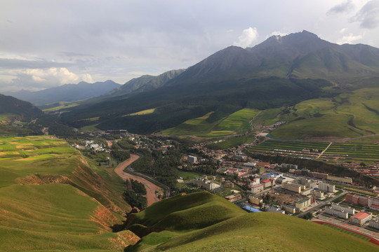 卓爾山