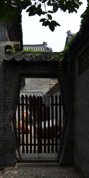 后院側(cè)門
